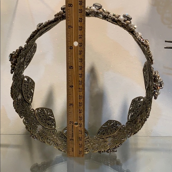 Royal vintage crown main image 3